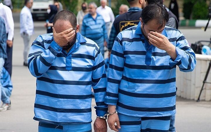 بازداشت ۵ اراذل و اوباش تیرانداز شبانه در مریوان/ کشف سلاح سرد و گرم از مخلان امنیت بازداشت ۵ اراذل و اوباش تیرانداز شبانه در مریوان/ کشف سلاح سرد و گرم از مخلان امنیت