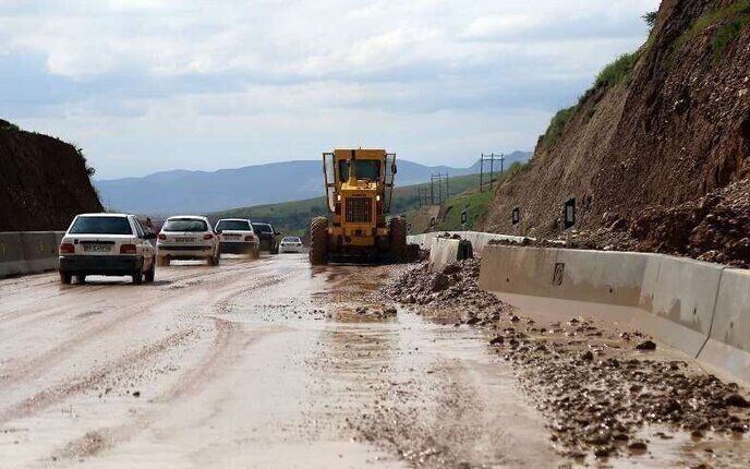 هشدار سقوط سنگ در کندوان/ توقف خودروها در حاشیه راهها ممنوع هشدار سقوط سنگ در کندوان/ توقف خودروها در حاشیه راهها ممنوع