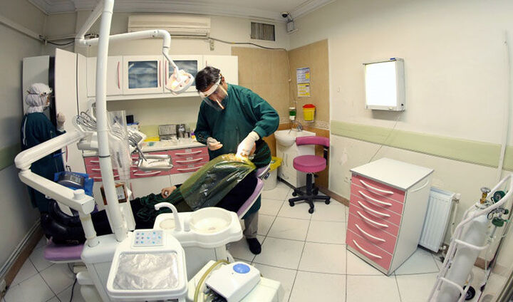 محکومیت یک درمانگاه دندانپزشکی یزد به علت دریافت وجه اضافی محکومیت یک درمانگاه دندانپزشکی یزد به علت دریافت وجه اضافی