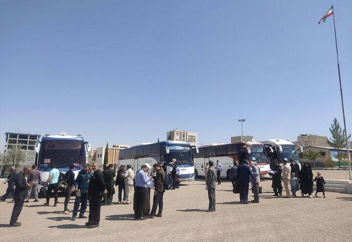 کاروان خراسان جنوبی برای دیدار با رهبر انقلاب عازم تهران شد کاروان خراسان جنوبی برای دیدار با رهبر انقلاب عازم تهران شد