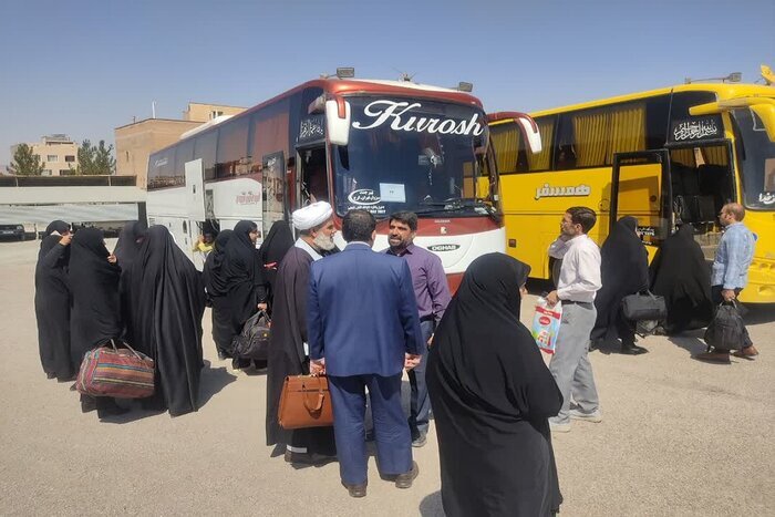 کاروان خراسان جنوبی برای دیدار با رهبر انقلاب عازم تهران شد
