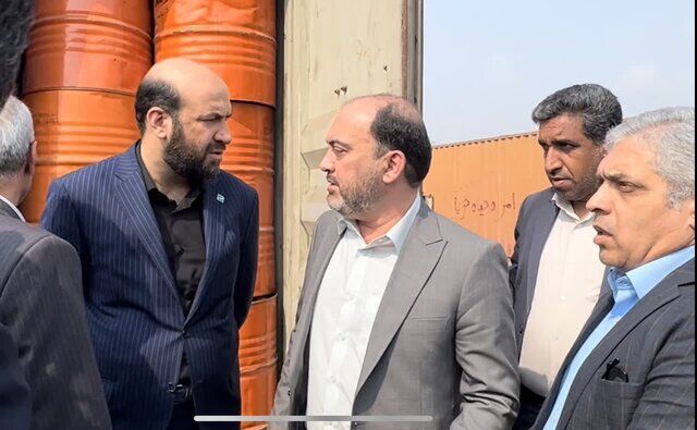 اختیارات ترخیص ۱۵ هزار کانتینر در بندر شهید رجایی به استاندار هرمزگان واگذار شد اختیارات ترخیص ۱۵ هزار کانتینر در بندر شهید رجایی به استاندار هرمزگان واگذار شد