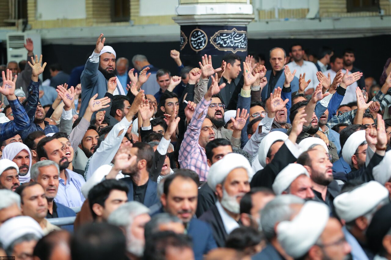 رهبر انقلاب: دشمن وحدت و امنیت ملی را هدف گرفته است/ نگذارید وحدت را بهم بزنند