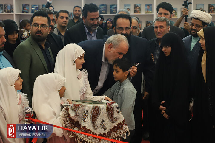 افتتاح نهمین نمایشگاه ایران نوشت