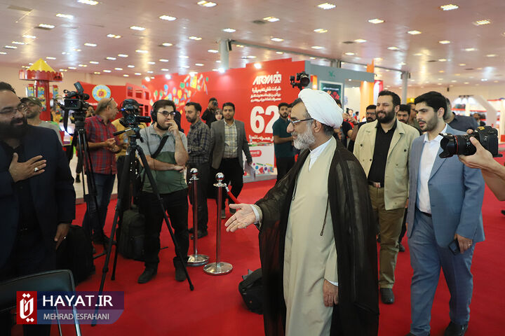 افتتاح نهمین نمایشگاه ایران نوشت