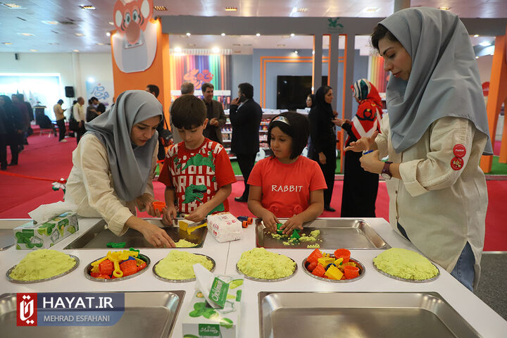 افتتاح نهمین نمایشگاه ایران نوشت