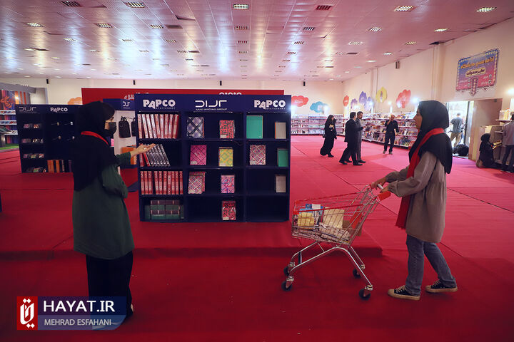 افتتاح نهمین نمایشگاه ایران نوشت