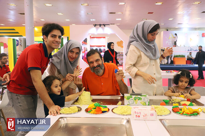 افتتاح نهمین نمایشگاه ایران نوشت