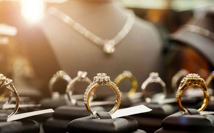 شیب تند کاهش قیمت طلا و سکه در بازار شیب تند کاهش قیمت طلا و سکه در بازار