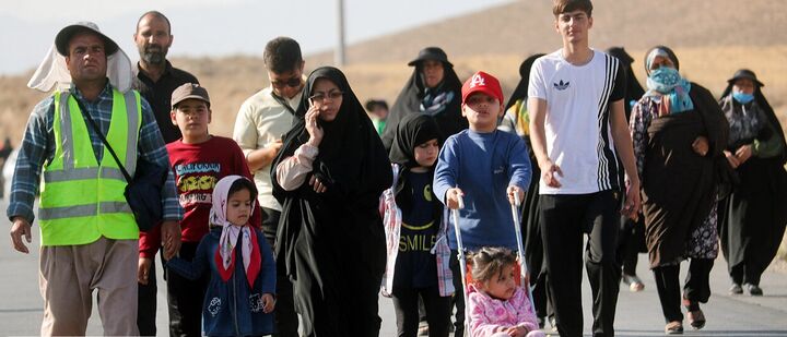 معاون اجرایی رییسجمهور با زائران پیاده امام رضا(ع) هم قدم شد معاون اجرایی رییسجمهور با زائران پیاده امام رضا(ع) هم قدم شد