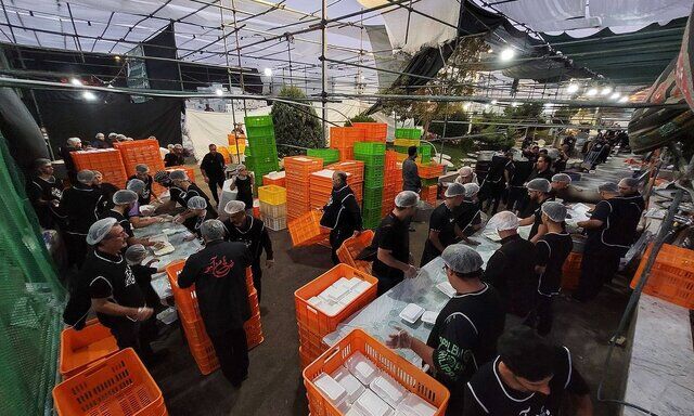 میزبانی خادمیاران بنیاد کرامت از ۲۰ هزار زائر میزبانی خادمیاران بنیاد کرامت از ۲۰ هزار زائر