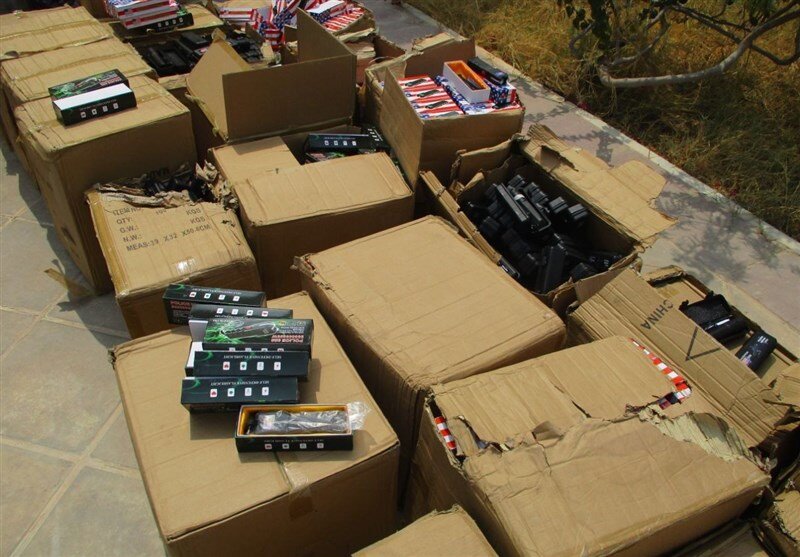 کشف محموله بزرگ سلاحهای آمریکایی ویژه آشوب و اغتشاش در خلیج فارس/ توقیف ۶ هزار شوکر قبل از پخش