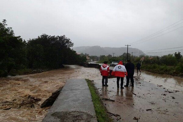 اسکان اضطراری ۱۳۰ خانوار سیل زده در آستارا/ توزیع ۲۵۰۰ وعده غذای گرم اسکان اضطراری ۱۳۰ خانوار سیل زده در آستارا/ توزیع ۲۵۰۰ وعده غذای گرم