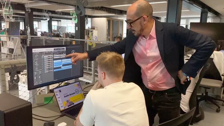 هویت سازی صوتی هوش مصنوعی برای شرکت ها هویت سازی صوتی هوش مصنوعی برای شرکت ها