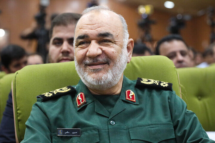 سرلشکر سلامی: دفاع مقدس جهانیترین، استثناییترین و نابرابرترین جنگ تاریخ بود سرلشکر سلامی: دفاع مقدس جهانیترین، استثناییترین و نابرابرترین جنگ تاریخ بود