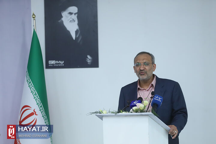 تجلیل از نفرات برتر کنکور 1402 در بیمه دی