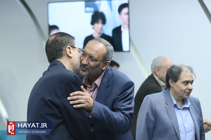 تجلیل از نفرات برتر کنکور 1402 در بیمه دی