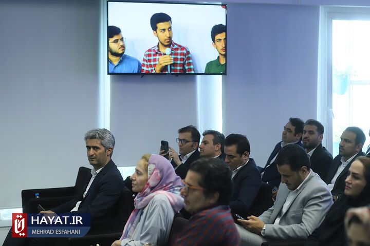 تجلیل از نفرات برتر کنکور 1402 در بیمه دی