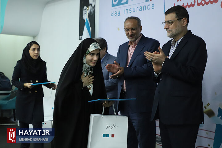 تجلیل از نفرات برتر کنکور 1402 در بیمه دی