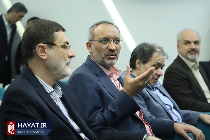 تجلیل از نفرات برتر کنکور 1402 در بیمه دی