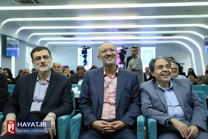 تجلیل از نفرات برتر کنکور 1402 در بیمه دی