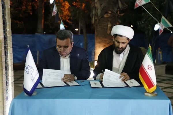 تفاهمنامه همکاری سازمانهای دارالقرآن و ثبت اسناد و املاک کشور امضا شد تفاهمنامه همکاری سازمانهای دارالقرآن و ثبت اسناد و املاک کشور امضا شد