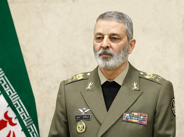 فرمانده کل ارتش: حضور در انتخابات جهاد است