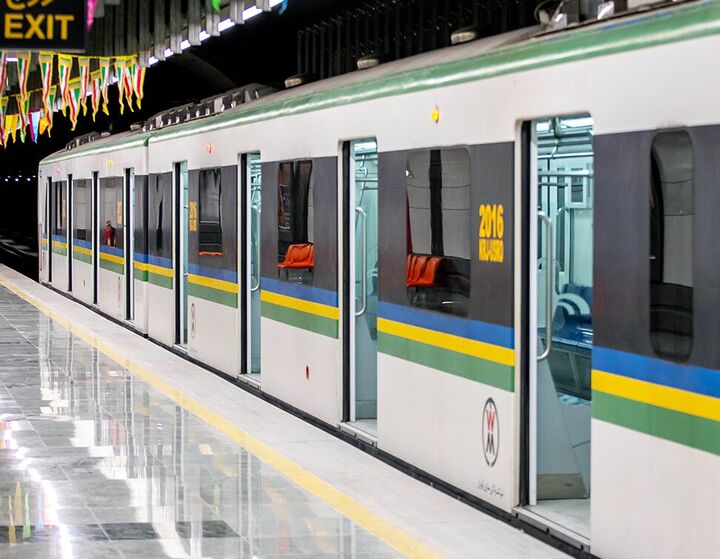 ماجرای بیهوش شدن دختر دانش آموز در مترو چه بود؟ ماجرای بیهوش شدن دختر دانش آموز در مترو چه بود؟