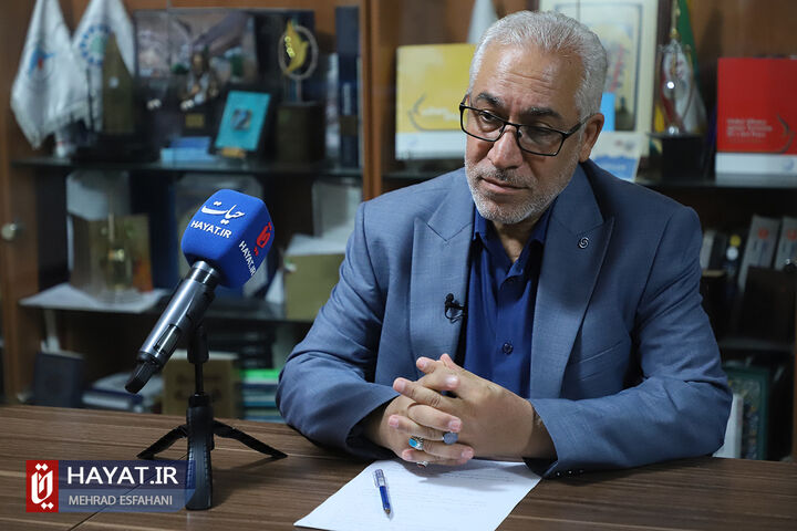 چرا از سالهای جنگ بهعنوان سالهای دفاع مقدس نام میبریم؟ چرا از سالهای جنگ بهعنوان سالهای دفاع مقدس نام میبریم؟