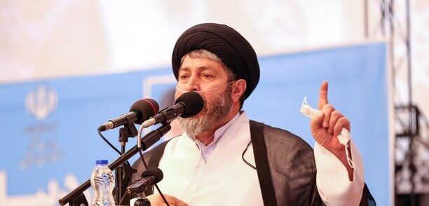 مردم از اصول انقلابی و ولایتمداری خود دست نمیکشند مردم از اصول انقلابی و ولایتمداری خود دست نمیکشند