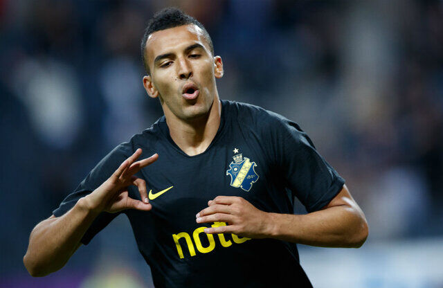 نبیل باهویی در تمرین پرسپولیس حاضر شد نبیل باهویی در تمرین پرسپولیس حاضر شد