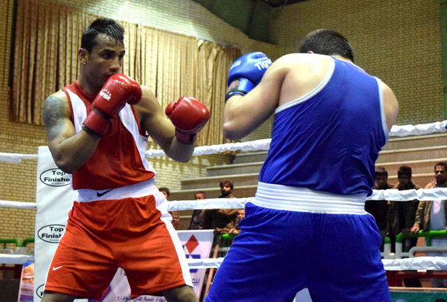 رمضانپور بوکسور چشم بادامی را شکست داد رمضانپور بوکسور چشم بادامی را شکست داد