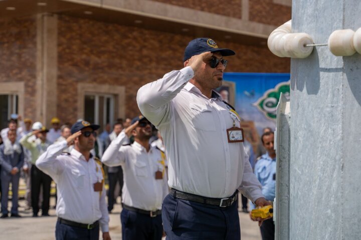 بلندترین پرچم ملی نوار ساحلی کشور در عسلویه به اهتزاز درآمد