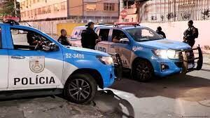 خاتمه دادن به دعوای جوانان با زیر کردن آنها + فیلم خاتمه دادن به دعوای جوانان با زیر کردن آنها + فیلم