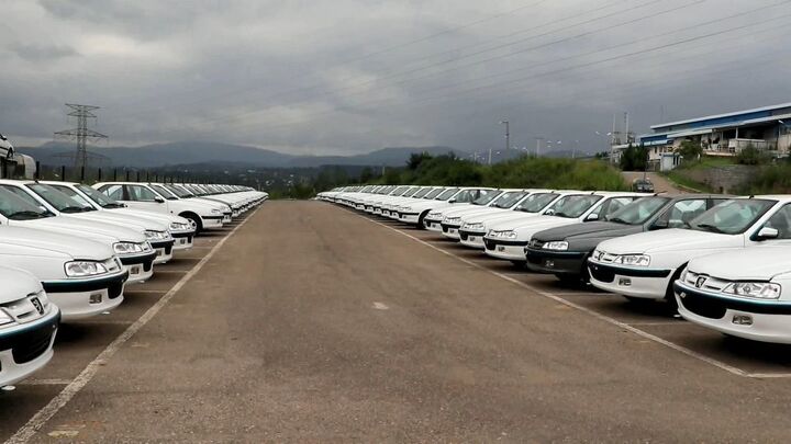 ریزش چشمگیر قیمت خودرو در بازار ریزش چشمگیر قیمت خودرو در بازار