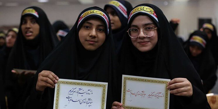 دانشآموزان ۶۰ کشور جهان در مسجد مقدس جمکران گردهم آمدند+تصاویر