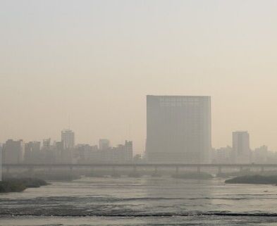 دود آتشسوزی هورالعظیم باز هم شهرهای خوزستان را فرا گرفت دود آتشسوزی هورالعظیم باز هم شهرهای خوزستان را فرا گرفت