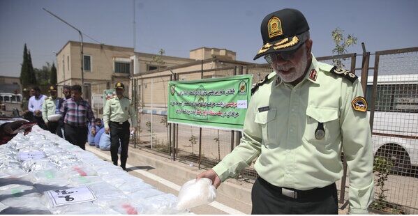 انهدام ۴۸ باند عمده فروش مواد مخدر در فارس انهدام ۴۸ باند عمده فروش مواد مخدر در فارس