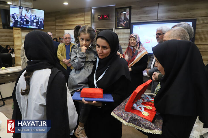 مراسم تجلیل از خانواده های اهدا کننده عضو شهدا و ایثارگران