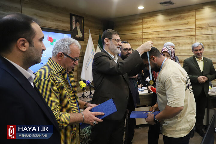 مراسم تجلیل از خانواده های اهدا کننده عضو شهدا و ایثارگران