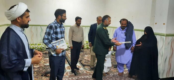 دیدار و تجلیل از ۱۵ خانواده شهید در شهرستان خاش همزمان با هفته وحدت+عکس دیدار و تجلیل از ۱۵ خانواده شهید در شهرستان خاش همزمان با هفته وحدت+عکس