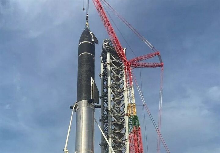 قویترین موشک جهان بر روی سکوی پرتاب قرار گرفت + فیلم و تصاویر قویترین موشک جهان بر روی سکوی پرتاب قرار گرفت + فیلم و تصاویر