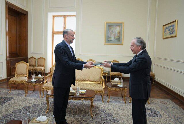 دیدار کاردار جدید آرژانتین با وزیر امور خارجه دیدار کاردار جدید آرژانتین با وزیر امور خارجه