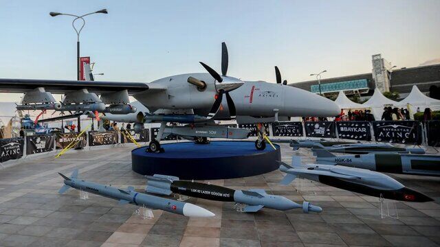 ترکیه پهپادهای آکینچی را به جمهوری آذربایجان و اوکراین میدهد ترکیه پهپادهای آکینچی را به جمهوری آذربایجان و اوکراین میدهد