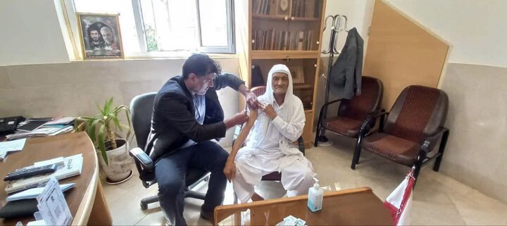 تزریق واکسن آنفولانزای رایگان به خانواده های معظم شهدا و جانبازان تزریق واکسن آنفولانزای رایگان به خانواده های معظم شهدا و جانبازان