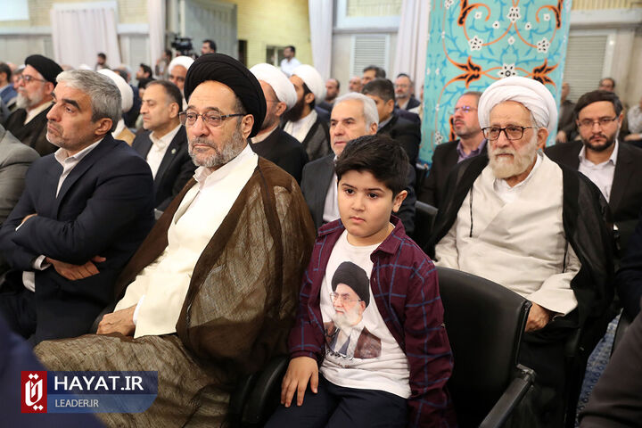دیدار جمعی از مردم، مسئولان و مهمانان کنفرانس وحدت اسلامی با رهبر انقلاب