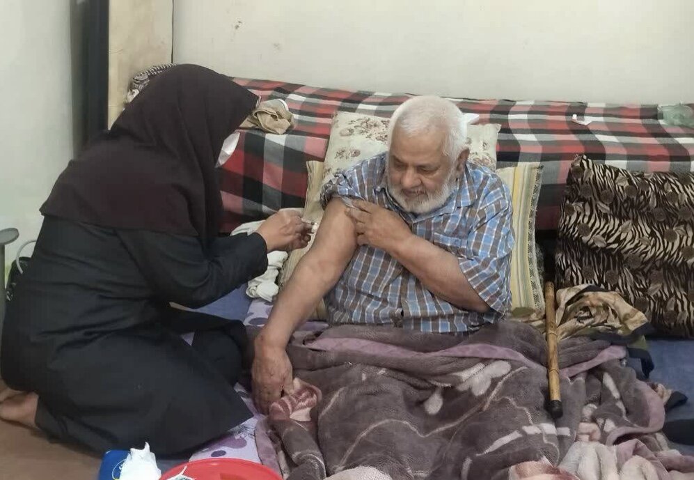 تزریق واکسن آنفولانزای رایگان به خانواده های معظم شهدا و جانبازان