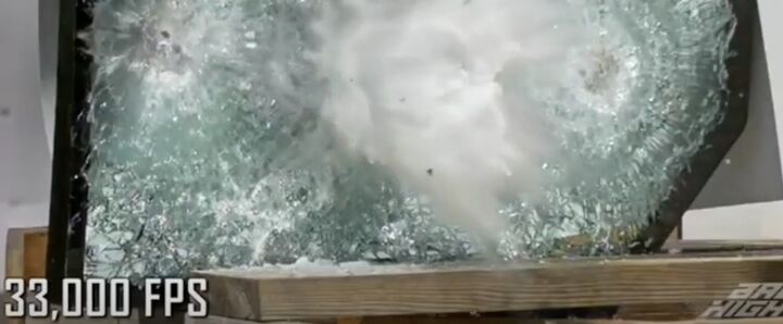 آزمایش مقاومت شیشههای ضدگلوله با ضخامتهای گوناگون آزمایش مقاومت شیشههای ضدگلوله با ضخامتهای گوناگون