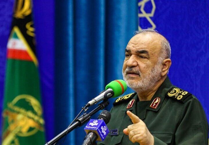 صفوف خدمت را فشردهتر خواهیم کرد/جلوی توطئهها را می گیریم صفوف خدمت را فشردهتر خواهیم کرد/جلوی توطئهها را می گیریم