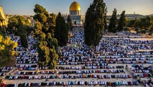 حضور ۵۰ هزار فلسطینی در نماز جمعه مسجدالاقصی